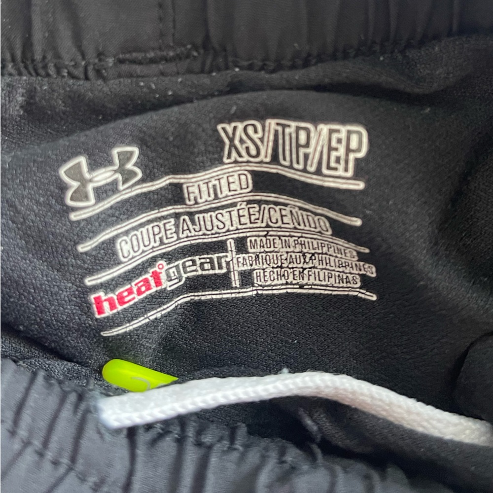 Shorts - Picture 3 of 3